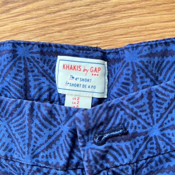 Gap Blue Patterned 4” Khaki Short - Picture 2 of 5